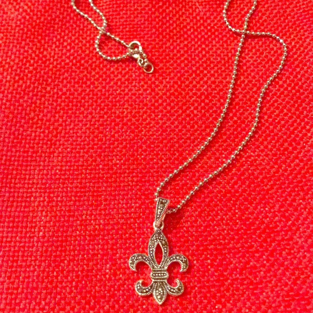 Silver fleur de lis ⚜️ pendent